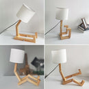 Abajur Robô de Madeira Articulado LED – Luminária Criativa e Decorativa
