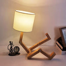 Abajur Robô de Madeira Articulado LED – Luminária Criativa e Decorativa